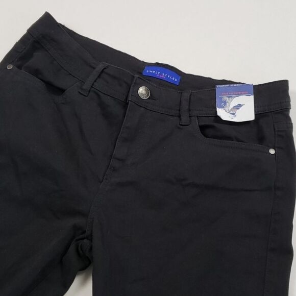 Simply styled raw edge slit knee skinny jean - Picture 2 of 8